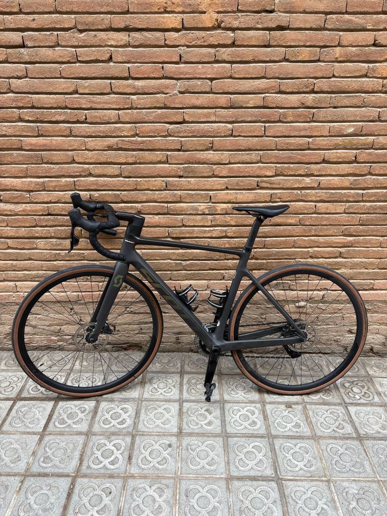 Brugt Scott Addict RC 30 2024 2024 Road & Gravel — billede 2 af 9