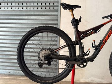 Gebrauchtes KTM SCARP MT EXONIC 2025 2025 Mountainbike, Orange — Bild 2 von 2