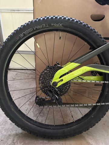 Used Trek Full Stache 8 2019 2019 Mountainbike, Green, 29 — image 3 of 3