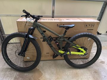 Used Trek Full Stache 8 2019 2019 Mountainbike, Green, 29 — image 2 of 3