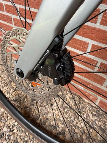 Focus Paralane Shimano 105 2025 Road & Gravel usato, Grigio chiaro — immagine 6 di 8