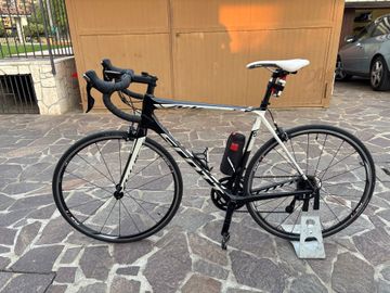 Used Scott Addict 30 Custom Shimano 105 2018 Road & Gravel, Black — image 2 of 4