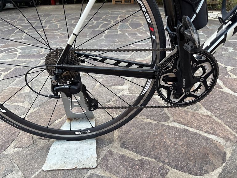 Scott Addict 30 Custom Shimano 105 2018 Road & Gravel usato, Nero — immagine 3 di 4
