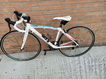 Used Bianchi Custom Shimano Sora 2014 Road & Gravel, White — image 4 of 4