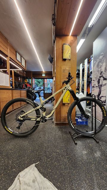 Tweedehands Commencal META TR RACE 2022 2022 MTB