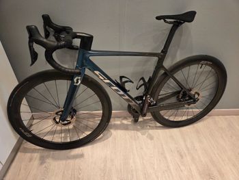 Używany Scott Addict RC Pro 2023 2023 Road & Gravel — zdjęcie 4 z 6