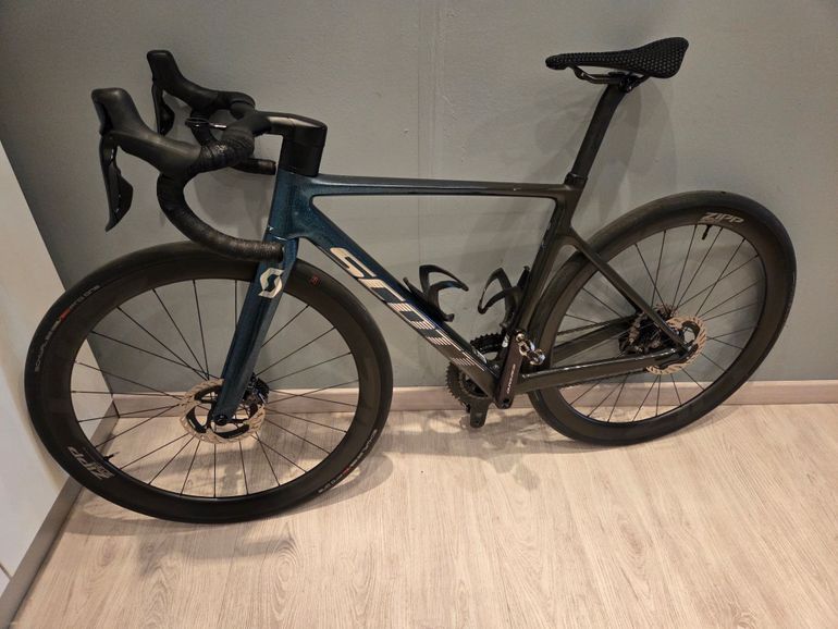 Używany Scott Addict RC Pro 2023 2023 Road & Gravel — zdjęcie 4 z 6