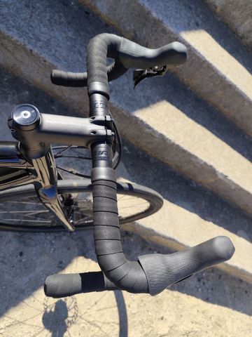 Used Giant Contend Shimano 105 2024 Road & Gravel, Black — image 5 of 6