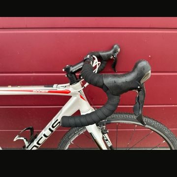 Tweedehands Focus Mares AX 1 Custom Shimano 105 2011 Road & Gravel — afbeelding 2 van 8