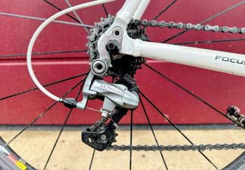 Focus Mares AX 1 Custom Shimano 105 2011 Road & Gravel usato, Bianco — immagine 5 di 8