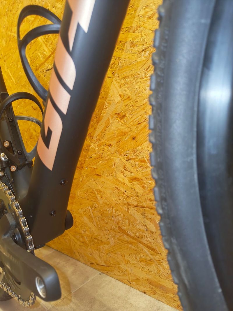 Giant Revolt Advanced 3 2022 2022 Road & Gravel d'occasion — image 10 sur 16