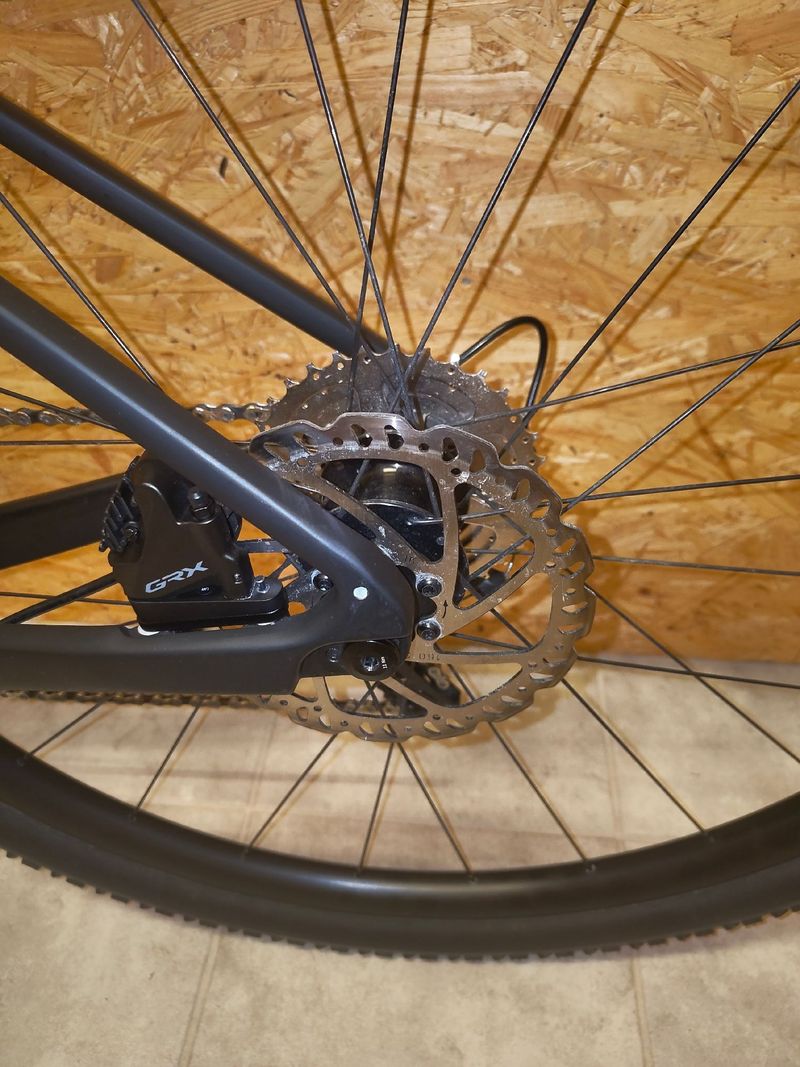 Giant Revolt Advanced 3 2022 2022 Road & Gravel d'occasion — image 6 sur 16