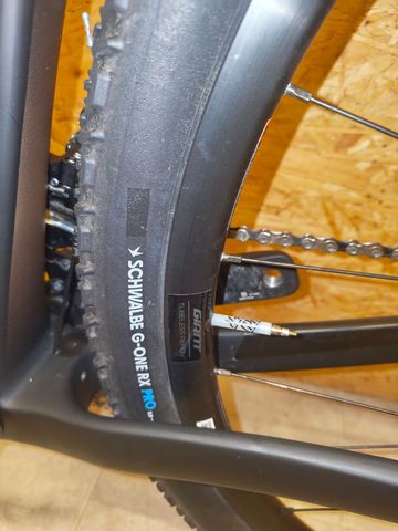 Giant Revolt Advanced 3 2022 2022 Road & Gravel d'occasion — image 11 sur 16