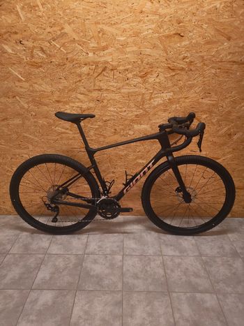 Giant Revolt Advanced 3 2022 2022 Road & Gravel usato, Nero — immagine 2 di 16
