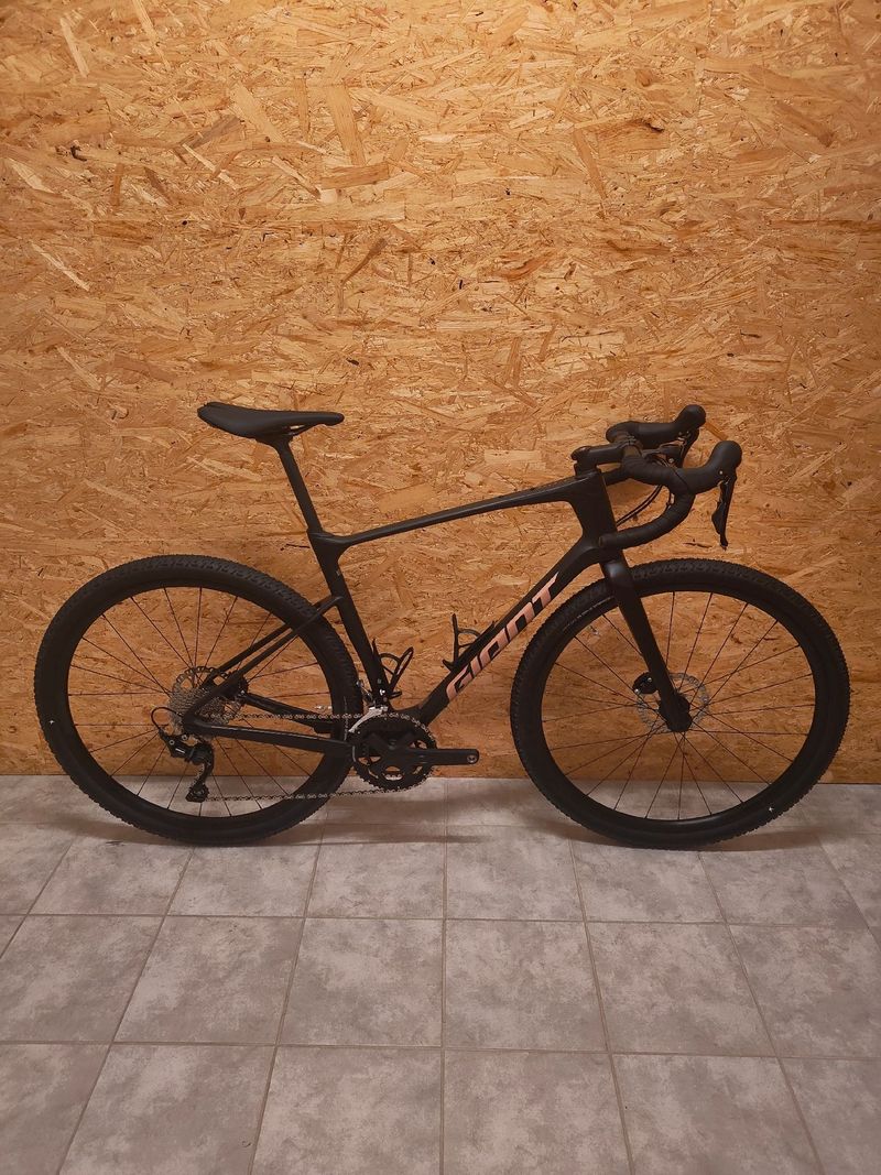 Giant Revolt Advanced 3 2022 2022 Road & Gravel d'occasion — image 2 sur 16