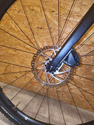 Giant Revolt Advanced 3 2022 2022 Road & Gravel d'occasion — image 7 sur 16