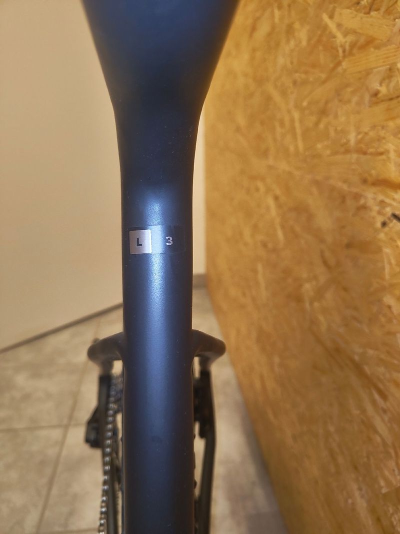 Giant Revolt Advanced 3 2022 2022 Road & Gravel d'occasion — image 12 sur 16