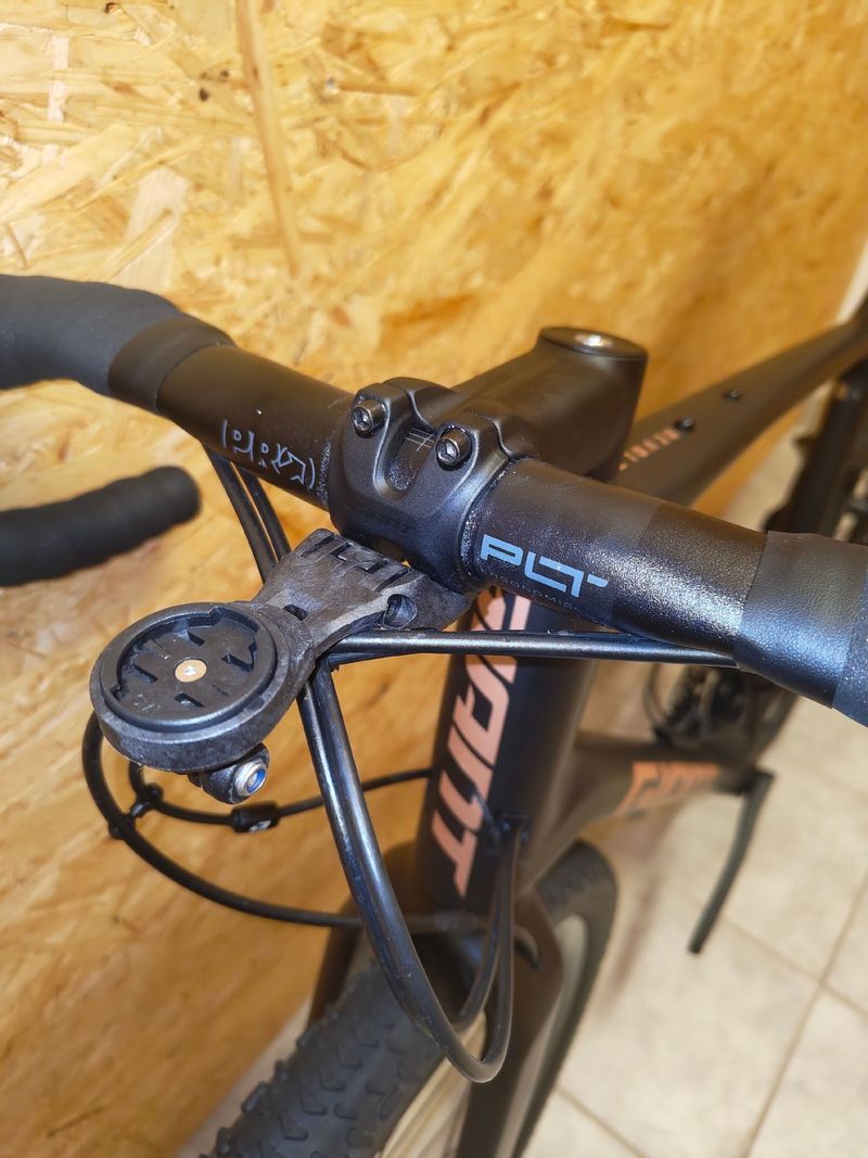 Giant Revolt Advanced 3 2022 2022 Road & Gravel d'occasion — image 9 sur 16