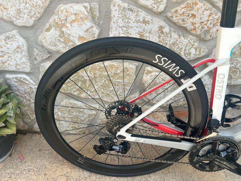 Factor Ostro Shimano Dura Ace Di2 2022 Road & Gravel usato, Grigio chiaro — immagine 13 di 17