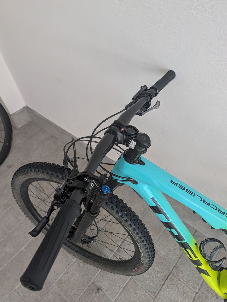 Używany Trek Supercaliber 9.8 2020 2020 Mountainbike — zdjęcie 3 z 6