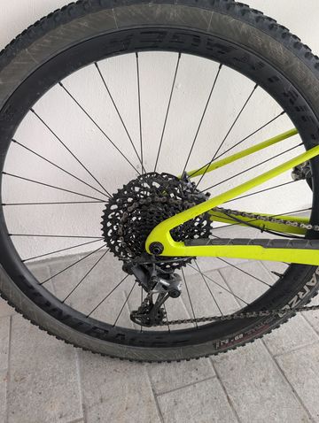 Used Trek Supercaliber 9.8 2020 2020 Mountainbike, Green, 29 — image 6 of 6
