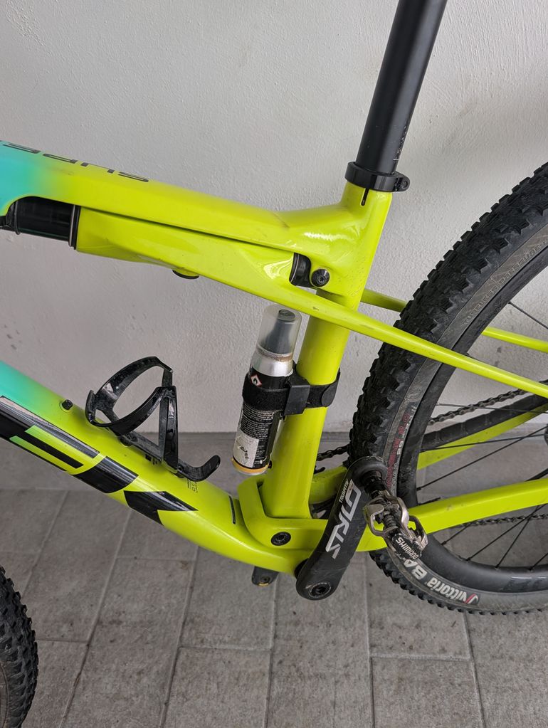 Używany Trek Supercaliber 9.8 2020 2020 Mountainbike — zdjęcie 4 z 6