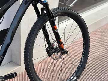 Used Orbea OIZ M50 2018 2018 Mountainbike, Black, 27.5, 29 — image 15 of 18