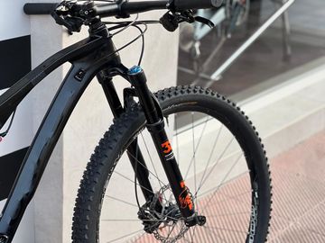Used Orbea OIZ M50 2018 2018 Mountainbike, Black, 27.5, 29 — image 14 of 18