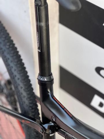 Used Orbea OIZ M50 2018 2018 Mountainbike, Black, 27.5, 29 — image 9 of 18