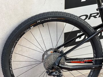 Used Orbea OIZ M50 2018 2018 Mountainbike, Black, 27.5, 29 — image 7 of 18