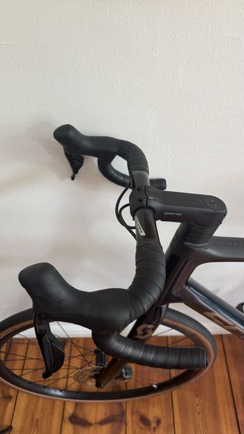 Scott Addict 20 2024 2024 Road & Gravel d'occasion — image 9 sur 10