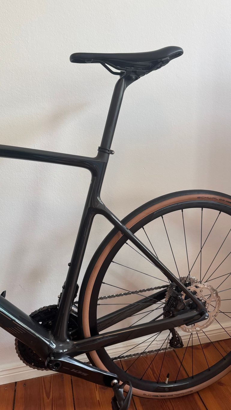 Scott Addict 20 2024 2024 Road & Gravel d'occasion — image 4 sur 10