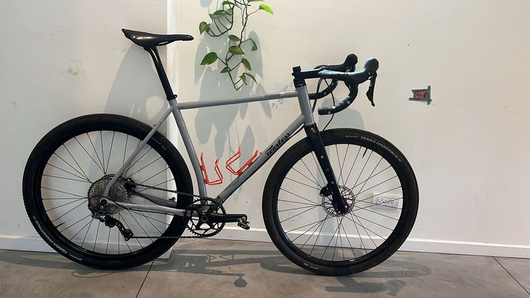 Used Fearless Custom Shimano GRX 2021 Road & Gravel, Light Gray — image 2 of 8