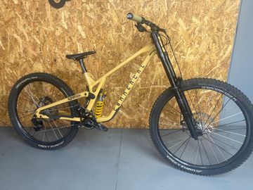 Commencal RACE KIT SUPREME SRAM GX 2023 Mountainbike d'occasion — image 1 sur 9