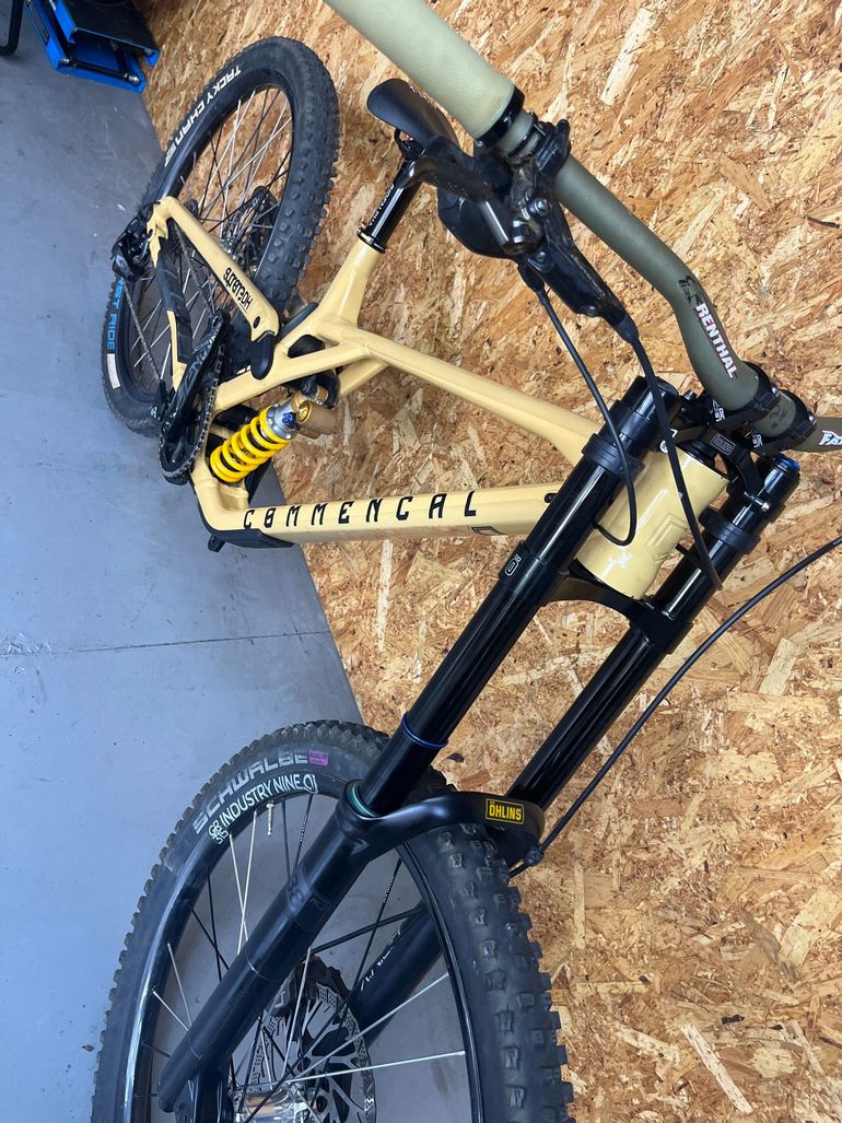 Použité Commencal RACE KIT SUPREME SRAM GX 2023 Mountainbike — obrázek 5 z 9