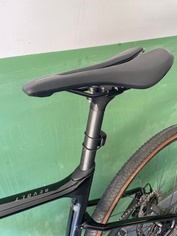 Used Giant Revolt Advanced 2 2025 2025 Road & Gravel, Black — image 3 of 8