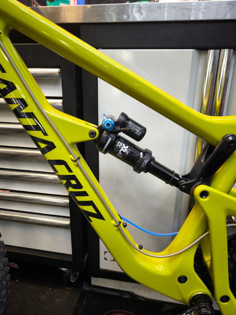 Gebrauchtes Santa Cruz Hightower LT C XE 2018 2018 Mountainbike, Grün, 29 — Bild 3 von 10