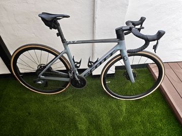 Gebrauchtes Scott Addict RC 10 2021 2021 Road & Gravel, Hellgrau — Bild 1 von 7