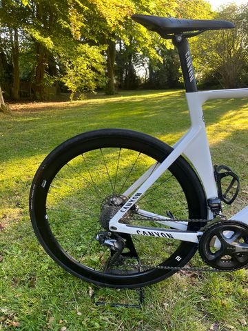 Tweedehands Canyon Aeroad CF SLX 2022 Road & Gravel — afbeelding 2 van 5