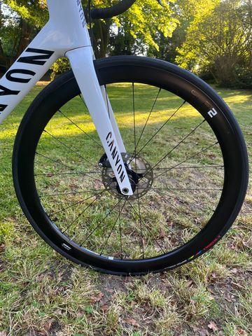 Tweedehands Canyon Aeroad CF SLX 2022 Road & Gravel — afbeelding 3 van 5