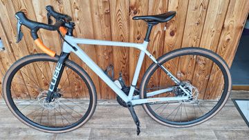 Used CUBE CROSS RACE 2022 2022 Road & Gravel, Light Gray — image 6 of 7
