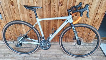 Used CUBE CROSS RACE 2022 2022 Road & Gravel, Light Gray — image 1 of 7