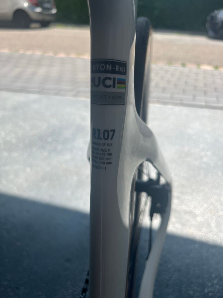 Canyon Aeroad Shimano 105 Di2 2025 Road & Gravel usato, Bianco — immagine 4 di 6