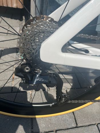 Canyon Aeroad Shimano 105 Di2 2025 Road & Gravel usato, Bianco — immagine 3 di 6
