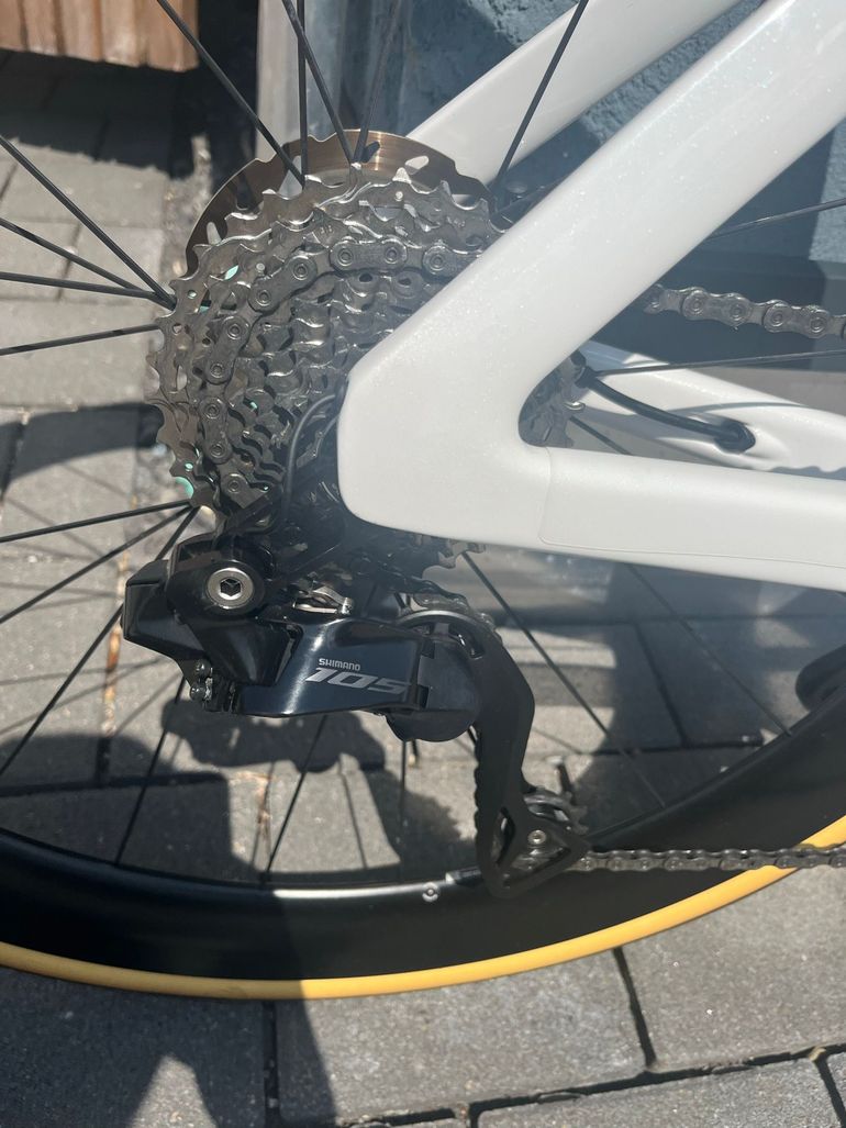 Canyon Aeroad Shimano 105 Di2 2025 Road & Gravel usato, Bianco — immagine 3 di 6