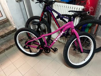Trek Roscoe 24 2021 2021 Youth usato, Viola — immagine 3 di 6