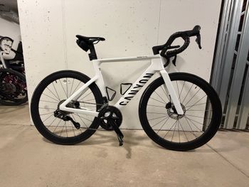 Canyon Aeroad CF SLX 7 Di2 C46 2025 2025 Road & Gravel de segunda mano