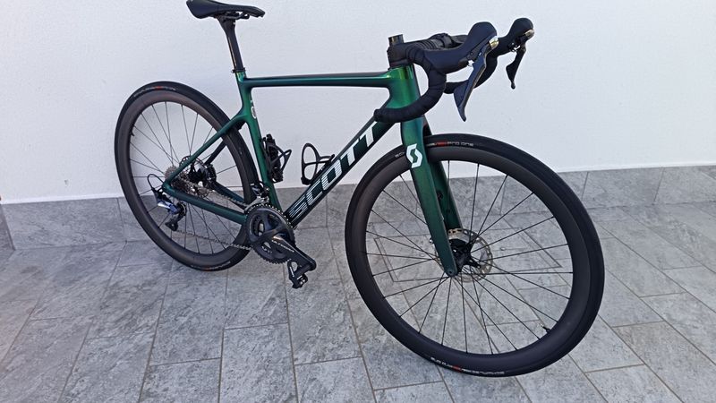 Scott Addict 20 2022 2022 Road & Gravel d'occasion — image 1 sur 6