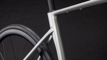 CUBE ATTAIN C:62, SLX 2026 2026 Road & Gravel usato, Grigio chiaro — immagine 5 di 8