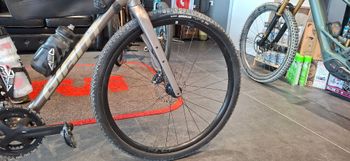 Giant Revolt 1 2025 2025 Road & Gravel de segunda mano, Gris claro — imagen 6 de 6